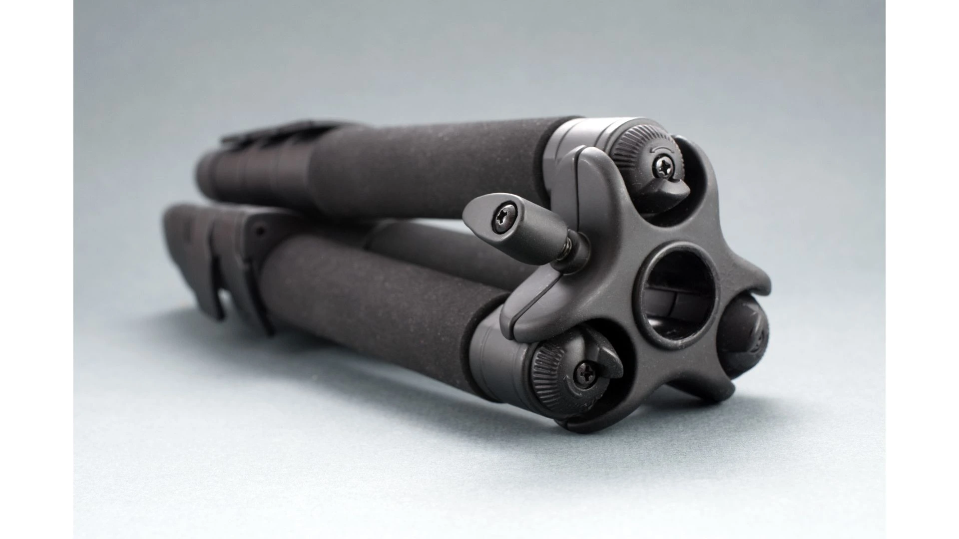 tips memilih tripod kamera sesuai dengan bahan dan konstruksi tripod